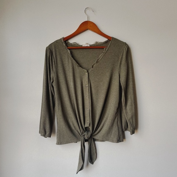 Women's XL Green Knit V-Neck Tie-Front Long Sleeve Tee - Picture 2 of 5